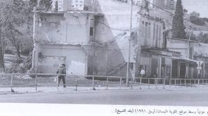 بناء مهدم وسط قرية بلد الشيخ في فلسطين جراء هجوم من المحتلين عام 1991- (إنترنت)