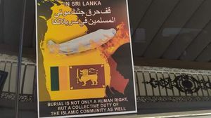 ملصقات تدعو لوقف حرق جثث المسلمين في سريلانكا- تويتر