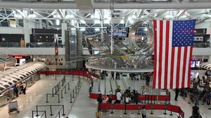 تعتبر المعاملة المتبادلة للمسافرين الأمريكيين مطلبًا للدول للانضمام إلى برنامج الإعفاء من التأشيرة