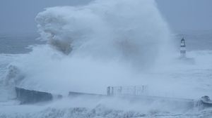 قال وزير الأعمال والطاقة إن العاصفة آروين "ظاهرة طقس لم تعشها بريطانيا منذ 60 عاما" - جيتي