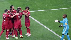 ويلتقي المنتخب القطري مع نظيره الجزائري في الدور نصف النهائي، الأربعاء المقبل- أ ف ب