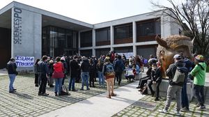 نظم طلبة معهد غرونوبل تحركا احتجاجيا ضد الأستاذ بتهمة رهاب الإسلام - جيتي