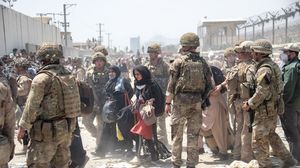 أجلت قوات التحالف في أفغانستان رعايا أجانب وأفغانا بعد سقوط كابول - جيتي