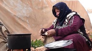 لاجئات اشتكين من استخدام النفايات وقودا للطبخ- عربي21