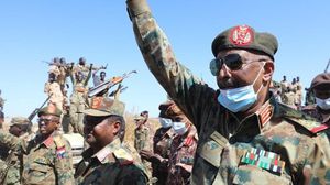 استخدمت قوات الأمن السودانية قنابل الصوت والغاز المسيل للدموع لتفريق آلاف المتظاهرين- الأناضول