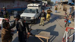 عناصر من حركة طالبان الباكستانية سيطروا على مركز للشرطة- جيتي