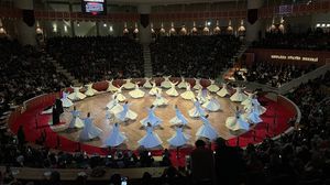 زوار أتراك وأجانب يتوافدون على قونيا في هذه المناسبة لحضور الاحتفالات - الأناضول