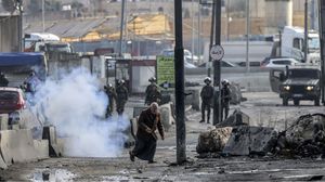 الاحتلال يقمع مسيرة على حاجز قلنديا شمال القدس- جيتي