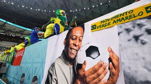 عانت البرازيل من إحدى المفاجآت بفوز الكاميرون عليها بهدف نظيف- حساب فيفا على تويتر