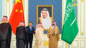 قالت الصحيفة إن السعودية استقبلت الرئيس الصيني بحفاوة بينما كان استقبال بايدن في تموز/ يوليو الماضي فاترا- واس