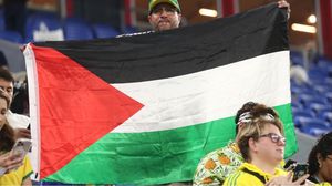 منذ بداية البطولة كان العلم الفلسطيني الأكثر حضورا من بين أعلام الدول غير المشاركة في المونديال- جيتي