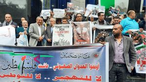 طالب المتظاهرون بوقف العدوان على قطاع غزة وطرد سفير الاحتلال- "عربي21"