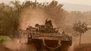 صباح الجمعة أعلن جيش الاحتلال مقتل جنديين وإصابة 4 في معارك خان يونس جنوبي غزة- جيتي