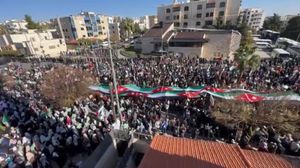 مطالبات أردنية بإغلاق السفارة الأمريكية في عمان تنديدا بمجازر الاحتلال- إكس 
