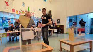 صربيون يصوتون في الانتخابات البرلمانية المبكرة الأحد- إكس 