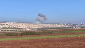 الطائرات الروسية شنت ثلاث غارت جوية على بلدتي الشيخ يوسف والقنيطرة بريف إدلب الغربي- إكس
