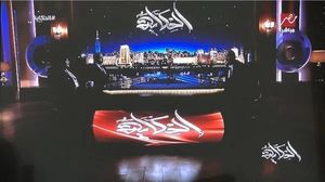 الظلام يعم استوديو برنامج الحكاية للإعلامي عمرو أديب بسبب انقطاع الكهرباء- برنامج الحكاية 