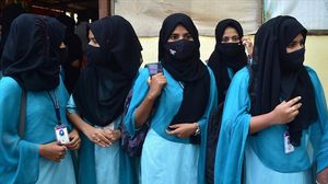 موجة احتجاجات كبيرة شهدتها الهند رفضا لقرار حظر الحجاب- الأناضول