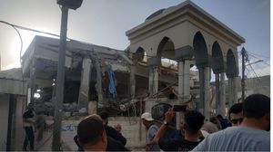 استهدف الاحتلال 192 مسجدا في غزة حتى الآن- من قصف سابق لمسجد غرب خان يونس (إكس)