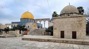 يفرض الاحتلال قيودا مشددة تمنع وصول عشرات آلاف الفلسطينيين للمسجد الأقصى- الأناضول