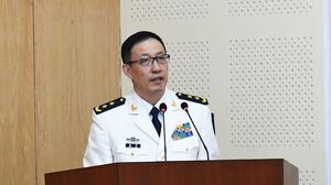 حتى وقت قريب، كان دونغ يشغل منصب قائد القوات البحرية في جيش التحرير الشعبي الصيني- (وزارة الدفاع الصينية)