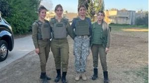 سارة عيدان ومجندات إسرائيليات في مستوطنات قرب غزة- حسابها الشخصي على "إكس"