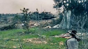 القسام يستهدف ناقلة جنود للاحتلال بصورة مباشرة- إعلام القسام