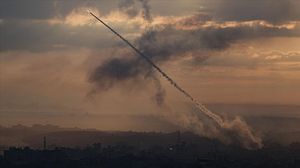 هزت أصوات الانفجارات منطقة "تل أبيب" الكبرى عقب إطلاق صواريخ من غزة- الأناضول