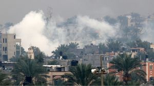 تركزت الغارات الأربعاء على مدينة غزة ومحافظتي رفح وخانيونس فيما واصلت المدفعية قصف المربعات السكنية ومحيط مراكز الإيواء- جيتي