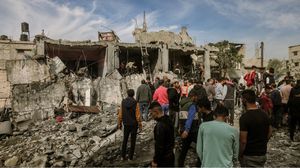 يرفض الفلسطينيون في غزة النزوح إلى خارجها رغم الحرب على الأرض - جيتي