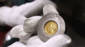 صعد الدولار في مقابل انخفاض الذهب - جيتي