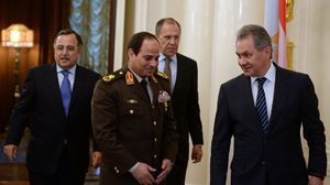 السيسي مع وزير الدفاع الروسي خلال زيارته موسكو - أ ف ب 