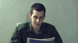 شاليط تم احتجازه لدى حماس لمدة 5 سنوات قبل أن يتم إطلاق سراحه بصفقة "تبادل أسرى"- أرشيفية