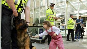  شرطة لندن دفعت تعويضات لضحايا هجمات كلابها البوليسية - (أرشيفية)
