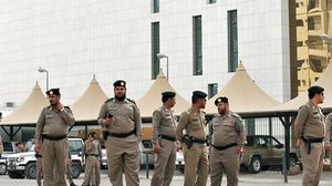الصحيفة ذكرت أن ثلاثة من رجال الأمن السعوديين نجوا من الحادث- أرشيفية