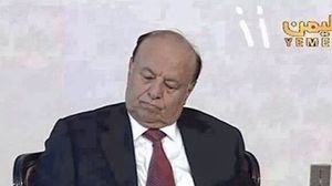 صورة عبد ربه منصور هادي نائما في اجتماع رئاسي - (تداولها ناشطون على فيسبوك)