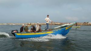 قارب صيد على سواحل غزة - أرشيفية