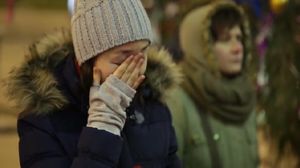 متظاهرة أوكرانية تبكي بعد عرض فيلم الميدان - يوتيوب