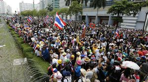 متظاهرون يحاصرون مقر رئاسة الوزراء المؤقت في تايلاند - الأناضول