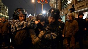 شرطة روسية تعتقل معارض لبوتين خلال تظاهرة في موسكو - أ ف ب