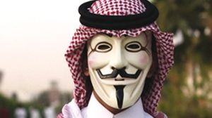 شاب سعودي يرتدي قناع "فانديتا" - صورة نشرتها صحافة سعودية
