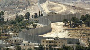 الجدار الفاصل يهدد قرية بتير ووداي كريمزان - أرشيفية