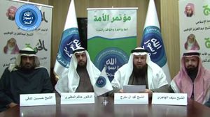 أمين الحزب في السعودية اثناء تلاوة البيان عبر موقع "يوتيوب" بحضور الممثلين