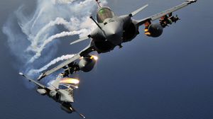 هل يقود التدخل الفرنسي الجوي إلى عملية برية في سوريا؟