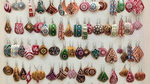 تنتزع المجوهرات ذات الطابع الفلكلوري العثماني إعجاب الفتيات - أرشيفية
