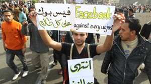 ناشطون في مصر يدعمون حرية التعبير عبر "فيسبوك" ضد الظلم - أ ف ب