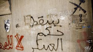 الكتابة على الجدران إحدى وسائل تعبير رافضي الانقلاب - أرشيفية