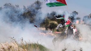 أطلق الاحتلال الرصاص الحي على شبان فلسطينيين في أثناء المواجهات - الأناضول