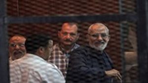 المرشد العام وعدد من قادة الإخوان خلال إحدى المحاكمات - أرشيفية