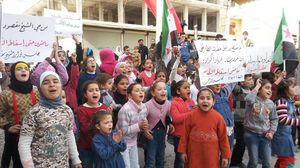 مظاهرة تؤيد الاتفاق بين الجبهة الشامية والقوات الكردية في شباط/ فبراير